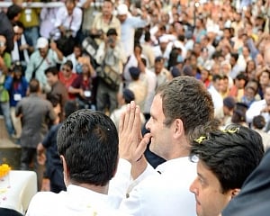 Madhya Pradesh polls: Cong ahead in 112 seats, BJP in 102