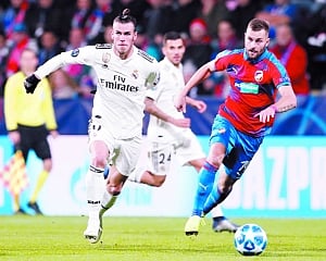 Manchester rivals get  big wins in Champions League