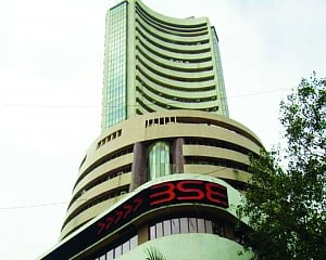 Market hits 6-month low as Rs woes