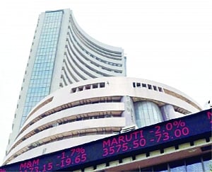 Markets extend losses on Fed rate hike
