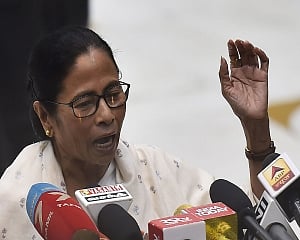 Miseries of global wars should be lesson for next gen: Mamata