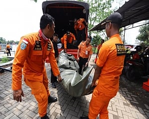 More body parts found from crashed Indonesian jet