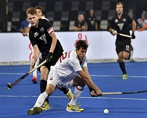 New Zealand hold Spain to 2-2 draw, qualify for cross-overs