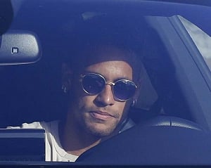 Neymar plays down injury fears