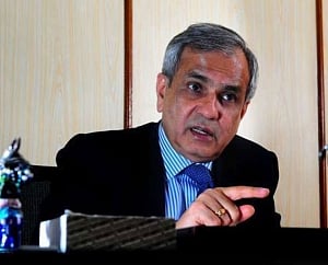 Niti Aayog asks auto cos to stick to timeline to achieve full e-mobility