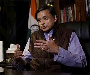 No Modi wave in country today: Tharoor