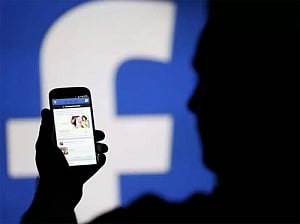 Outgoing Facebook executive says he hired controversial PR firm