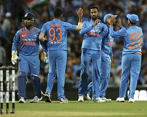 Pandya's four wickets peg back Australia