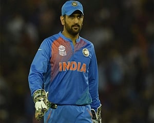 Pant pays rich tribute to Dhoni