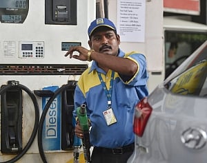 Petrol hits a record at Rs 89/litre in Mumbai