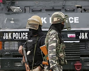 Policeman, 3 militants killed in Srinagar gunfight
