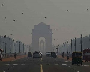 Pollution level severe for third consecutive day in Delhi