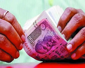 Rs  rises 5 paise vs USD at 70.39