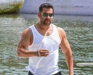 Salman turns 53, mother wants him to achieve six-pack body in New Year