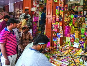 SC constricts Diwali revelling to 2 hours