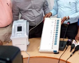 SC dismisses PIL seeking use of ballot papers in assembly, LS polls