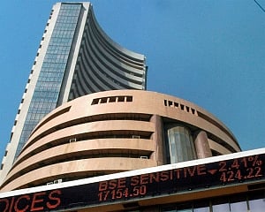 Sensex drops over 100 points on global selloff, profit-booking