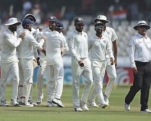 Shaw hits half-century after Umesh's six-for as India reach 80/1
