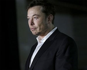 SpaceX to announce 1st tourist to Moon