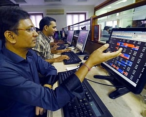 Stocks drop more than 1.3pc on liquidity, margins concerns; RIL, HDFC drag indices
