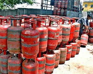 Subsidised LPG price cut by Rs 6.5; mkt price LPG cut by Rs 133