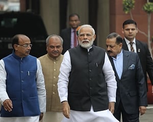 Winter Session: PM urges political parties to take up issues of public interest