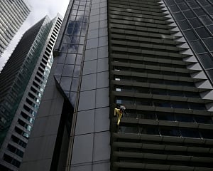 'French Spiderman' arrested after scaling Manila skyscraper