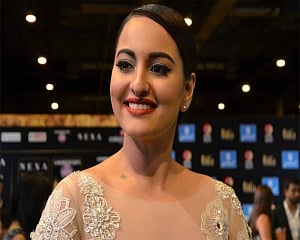 'Khandaani Shafakhana' is entertaining yet sensitive: Sonakshi Sinha