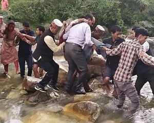 25 dead, 35 injured as bus falls in drain in Kullu district of Himachal Pradesh