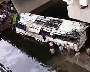 29 killed, 18 injured as bus veers off Yamuna Expressway and plunges into drain