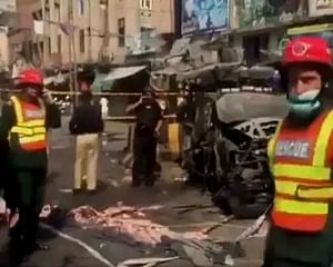 9 killed in suicide blast outside shrine in Pakistan's Lahore