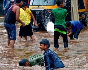 Six dead, 19 missing in Maharashtra dam breach