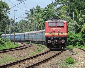 4 elderly pilgrims from Tamil Nadu die of heat in train