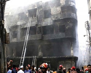 70 killed as massive fire breaks out in chemical warehouses in Bangladesh  capital