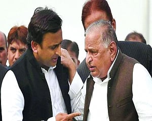 Akhilesh to fight from Azamgarh, MSY among SP star campaigners