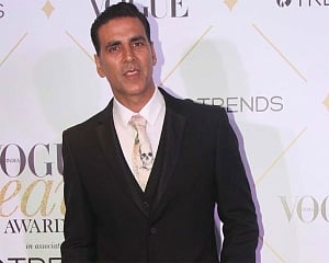 Akshay Kumar, Asha Bhosle bond over 'chai'