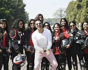 Akshay Kumar flags off run to create awareness around menstruation