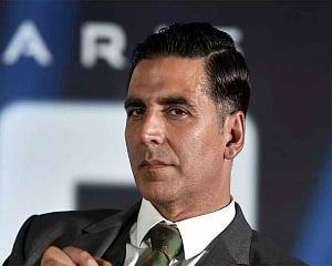 Akshay Kumar urges fans to give time to parents