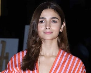 Alia Bhatt records romantic song for 'Sadak 2'