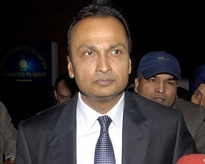 Anil Ambani, Mahajan, Matondkar, Rekha cast vote in Mumbai