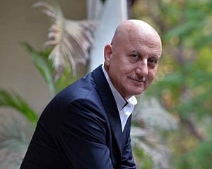 Anupam Kher turns 64, parties with De Niro