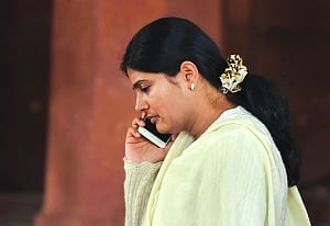 Anupriya threatens to divorce cavalier BJP, meets Priyanka