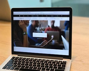 Apple updates Mac to fix faulty video conferencing app