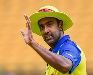 Ashwin risks fined for sporting BCCI logo in Vijay Hazare final