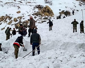Avalanche hits J&K's Bandipora, 5 rescued