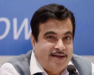 Banking sector facing many challenges: Gadkari
