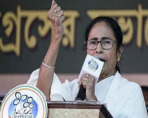 Bengal govt had looked at junior doctors' strike from a Humaniutarian angle : Mamata