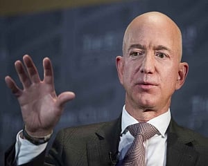 Bezos accuses Enquirer of 'blackmail' over intimate photos