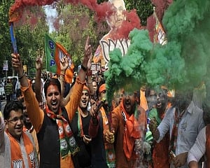 BJP-Shiv Sena on road to power in Maharashtra, no clear winner in Haryana