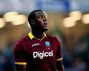 Brathwaite reprimanded for showing dissent to umpire